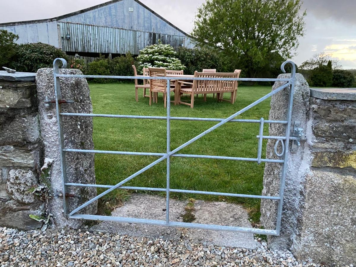 Treveighan Farmhouse Saint Teath Bagian luar foto